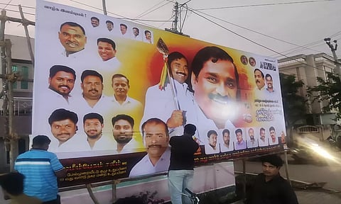 பண்ருட்டியில் தமிழக வாழ்வுரிமை கட்சி  பேனர் கிழிப்பால் பரபரப்பு ஏற்பட்டது.