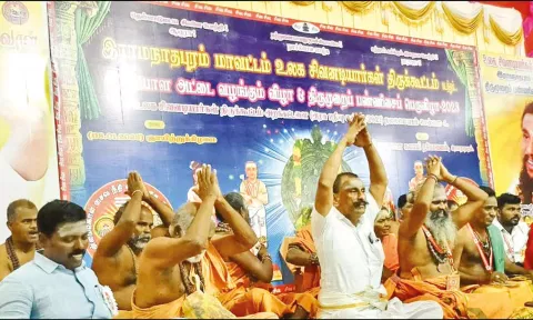 உலக சிவனடியார்கள் கூட்டத்தில் பொன் மாணிக்கவேல் கலந்து கொண்டபோது எடுத்தபடம்.