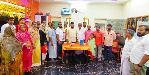 உடன்குடியில் கட்சி நிர்வாகிகளுடன் ஜவாஹிருல்லா எம்.எல்.ஏ. ஆலோசனை நடத்திய காட்சி