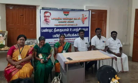 செயற்குழு கூட்டத்தில் பங்கேற்றவர்களை படத்தில் காணலாம்.