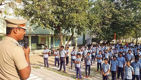 போதைப்பொருள் விற்பவர்கள் குறித்து தகவல் தெரிவித்தால் சன்மானம்- போலீசார் அறிவிப்பு