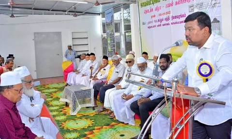 விழாவில் ராமநாதபுரம் தொகுதி எம்.பி. நவாஸ் கனி பேசிய போது எடுத்த படம்.