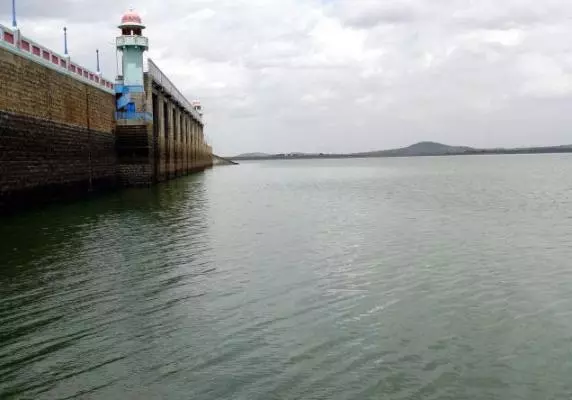 பவானிசாகர் அணையின் நீர்மட்டம் 102.52 அடியாக குறைந்தது