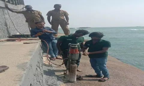 கண்ணாடி கூண்டு பாலம் அமைப்பதற்கான முதற்கட்ட ஆய்வு பணிகள் தொடங்கிய போது எடுத்த படம்.
