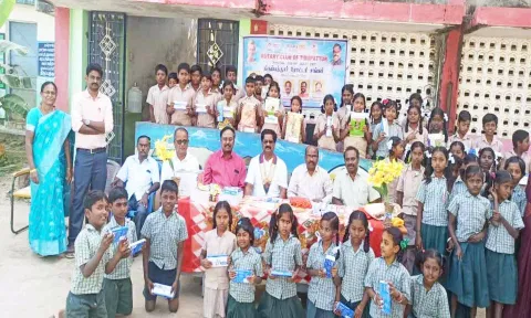 ஆதிதிராவிடர் அரசு பள்ளி மாணவர்களுக்கு கல்வி உபகரணங்கள்