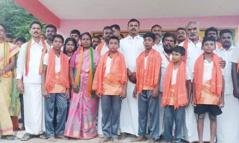 பிரதமர் மோடி போட்டியிட கோரி பெண்கள் பொங்கல் வைத்து வழிபாடு