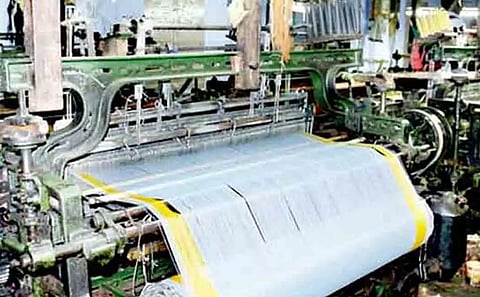 கேரளா சேலை உற்பத்திக்கு மாறும் விசைத்தறியாளர்கள்