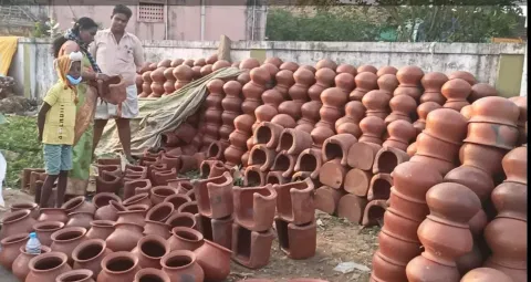 புதுக்கோட்டையில் பொங்கல் பானை விற்பனை ஜோர்