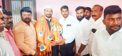 முதுகுளத்தூரில் பா.ஜ.க. சிறுபான்மை பிரிவு தேசிய செயலாளர் வேலூர் இப்ராகிமுக்கு நிர்வாகிகள் வரவேற்பு கொடுத்தனர்.