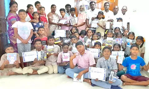 வெற்றி பெற்ற மாணவர்களுக்கு பரிசு வழங்கபட்டது.