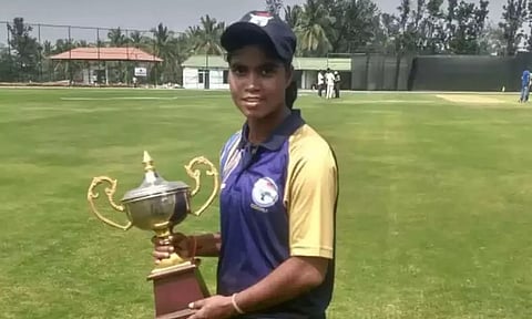 தூக்கில் தொங்கிய நிலையில் கிரிக்கெட் வீராங்கனை சடலமாக மீட்பு- போலீசார் விசாரணை