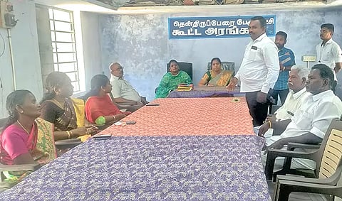 கவுன்சிலர் கூட்டம் நடந்த போது எடுத்தபடம்.