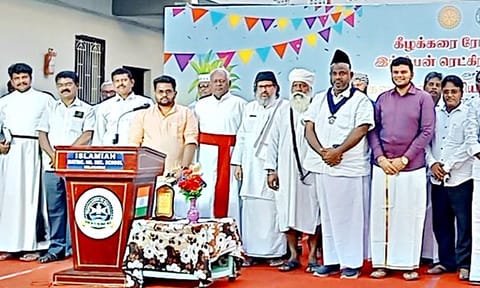 கீழக்கரை இஸ்லாமியா பள்ளியில் சமத்துவ பொங்கல் திருவிழா நடந்தது.