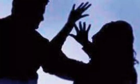 மாற்றுத்திறனாளி பெண்ணை பலாத்காரம் செய்ய முயற்சி- பாதிக்கப்பட்டவருக்கு எதிராக வழக்கு பதிவு செய்த போலீசார்