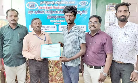 சான்றிதழ்கள் நினைவு பரிசுகள் வழங்கினர்.