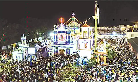 பெருவிழா கொடியேற்றம் நடந்த போது எடுத்த படம்.