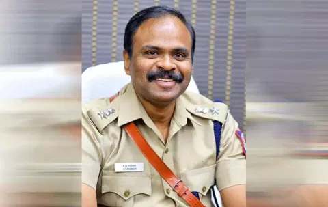 தென்காசி மாவட்டத்தில்  உரிமை கோரப்படாத 298 மோட்டார் வாகனங்கள் பொது ஏலம் - போலீஸ் சூப்பிரண்டு அறிவிப்பு