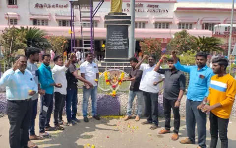 பொது நல அமைப்புகள் சார்பில் அஞ்சலி செலுத்திய போது எடுத்த படம்