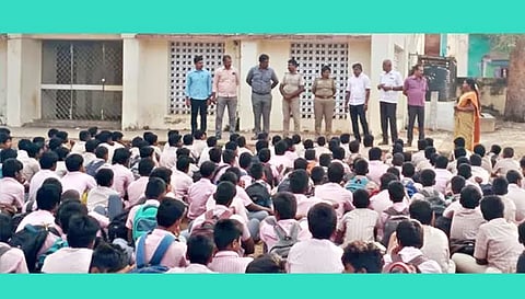 சாலை பாதுகாப்பு விழிப்புணர்வு கருத்தரங்கு