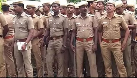 இரு தரப்பினரிடையே மோதல்;  2 கிராமங்களில் போலீஸ் குவிப்பு