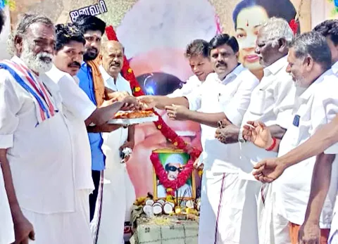 ஓ.பி.எஸ். அணி சார்பில் எம்.ஜி.ஆர். பிறந்தநாள்