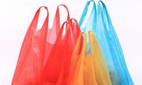 தடை செய்யப்பட்ட 25 கிலோ பிளாஸ்டிக் பொருட்கள் பறிமுதல்