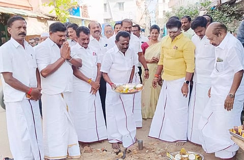 நலத்திட்ட பணிகளை தொடங்கி வைத்த எம்.எல்.ஏ.