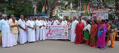 அரியலூரில் ஆளுநரை கண்டித்து காங்கிரஸ் கட்சியினர் ஆர்ப்பாட்டம்