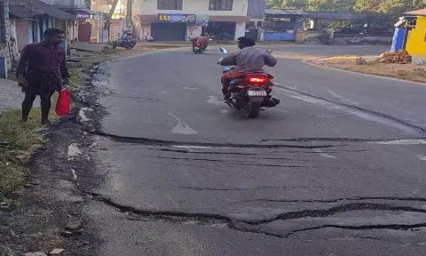 சாலையில் வெடிப்பு ஏற்பட்ட பகுதியை படத்தில் காணலாம்&nbsp;