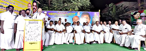 பொதுக்கூட்டத்தில்  ராஜன்செல்லப்பா எம்.எல்.ஏ. பேசினார். அருகில் பெரியபுள்ளான் எம்.எல்.ஏ., இளைஞரணி மாவட்ட செயலாளர் வக்கீல் ரமேஷ், ஒன்றிய செயலாளர் நிலையூர் முருகன் மற்றும் பலர் உள்ளனர்.&nbsp;