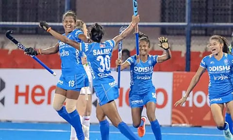 தென்ஆப்பிரிக்காவுக்கு எதிரான ஹாக்கி - இந்திய பெண்கள் அணி ஹாட்ரிக் வெற்றி