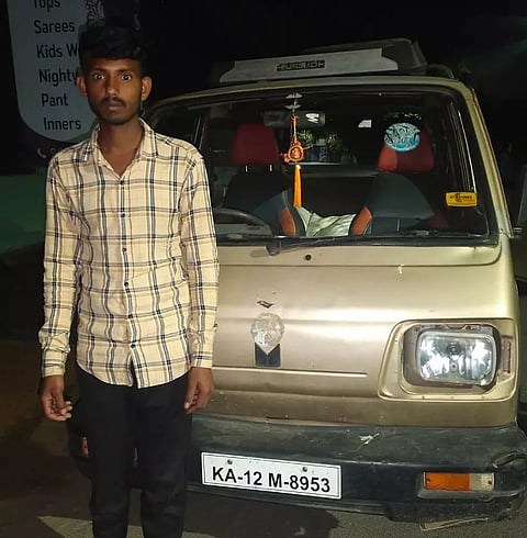 காரில் ரேஷன் அரிசி கடத்திய கர்நாடக வாலிபர் கைது