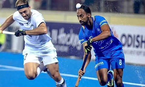 காயம் இன்னும் குணமாகவில்லை... உலக கோப்பை ஹாக்கி போட்டியில் இருந்து விலகிய ஹர்திக்