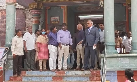 ஐகோர்ட்டு நீதிபதிகள் ஆய்வு செய்தபோது எடுத்தபடம்.