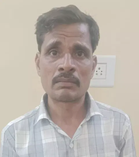 கைதான முருகன்.
