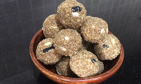 கால்சியம் சத்து நிறைந்த தினை நட்ஸ் லட்டு