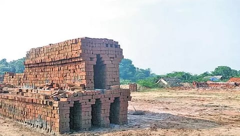 தாரமங்கலம் அருகே செங்கல் சூளையில் தவறி விழுந்த மாணவன் பலி
