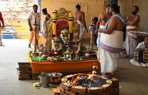 மாரியம்மன் கோவிலில் கும்பாபிஷேக விழா தொடங்கியது