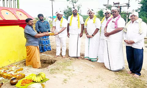 வாராகி அம்மன் கோவிலில் அடிக்கல் நாட்டு விழா நடைபெற்ற போது எடுத்த படம்.