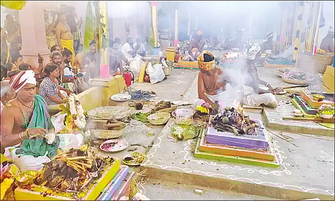 4-ம்கால யாகசாலை பூஜை நடைபெற்றபோது எடுத்த படம்.