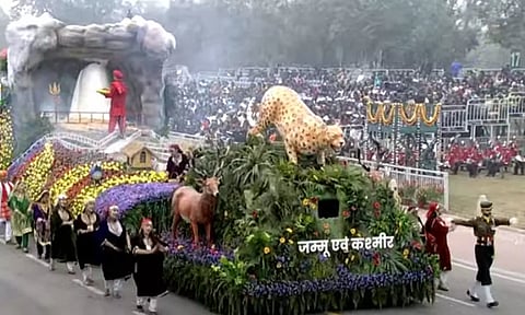 டெல்லியில் குடியரசு தின விழா கொண்டாட்டம்- 17 மாநில அலங்கார ஊர்திகள் அணிவகுப்பு