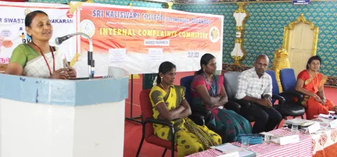 விழிப்புணர்வு நிகழ்ச்சியில் பங்கேற்றவர்கள்.