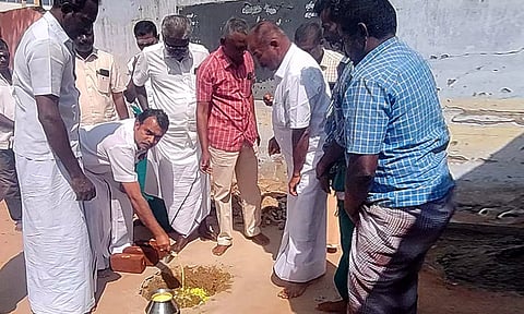 பொன் முத்தையா பாண்டியன் தலைமையில் பூமி பூஜை நடைபெற்ற காட்சி.