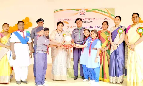 விழாவில் மாணவர்களுக்கு பரிசுகள் வழங்கப்பட்டது.