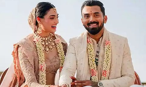 விலை உயர்ந்த பரிசுகளா? வைரலாகும் தகவலில் உண்மை இல்லை: அதியா ஷெட்டி- கேஎல் ராகுல் குடும்பத்தினர் விளக்கம்