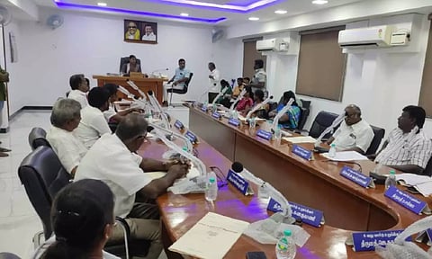 பல்லடம் நகராட்சி சாதாரண  கூட்டம் நடைபெற்ற காட்சி.&nbsp;