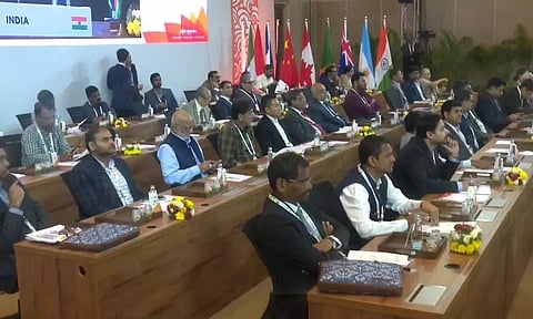 ஜி20 மாநாட்டில் பங்கேற்ற வெளிநாட்டு பிரதிநிதிகளை படத்தில் காணலாம்.