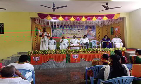 மாவட்ட பாரதிய ஜனதா செயற்குழு கூட்டம் மேலசங்கரன் குழியில் நடைபெற்றபோது எடுத்த படம்.