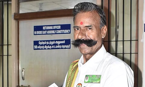ஈரோடு கிழக்கு தொகுதி இடைத்தேர்தல்: 233-வது முறையாக வேட்பு மனு தாக்கல் செய்த தேர்தல் மன்னன் பத்மராஜன்