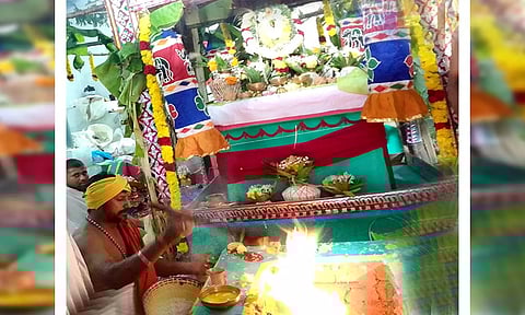 கும்பாபிஷேக விழாவையொட்டி யாகம் நடைபெற்றபோது எடுத்த படம்.